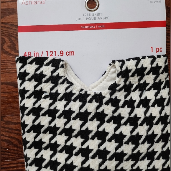 Tree Skirt - Picture 7 of 8